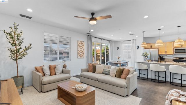 17691 Brandeis Ct, Lathrop, CA 95330