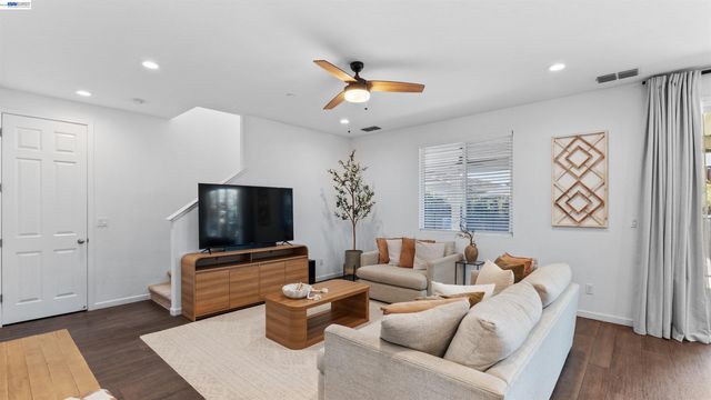 17691 Brandeis Ct, Lathrop, CA 95330