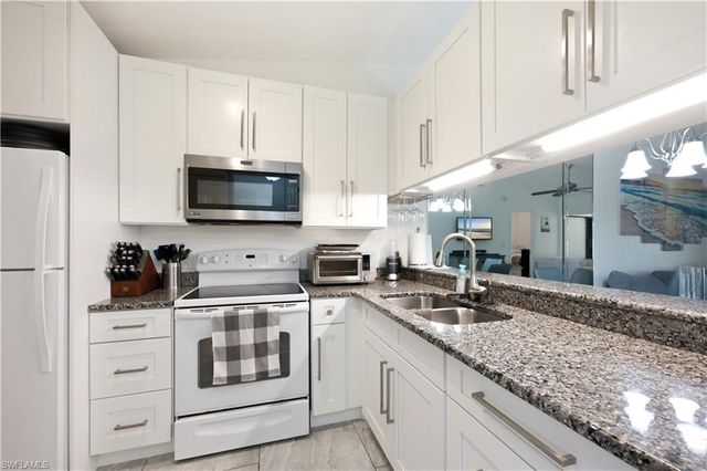 2041 Pine Isle LN 2041, Naples, FL 34112