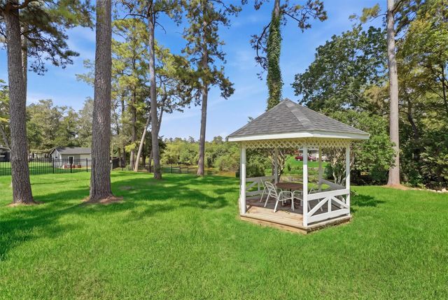 219 Page Lane, Huffman, TX 77336