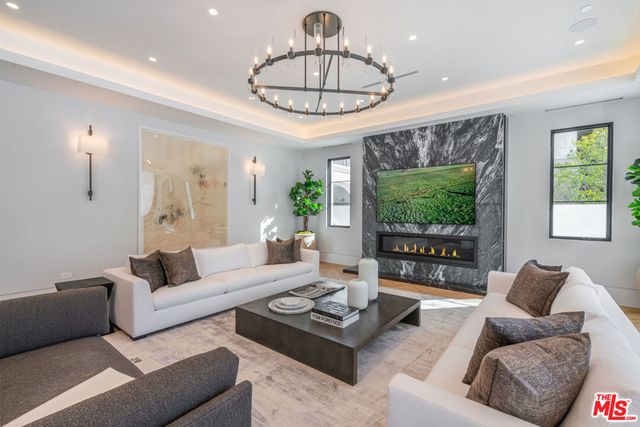 611 N Hillcrest Road, Beverly Hills, CA 90210