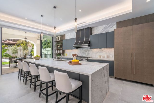 611 N Hillcrest Road, Beverly Hills, CA 90210