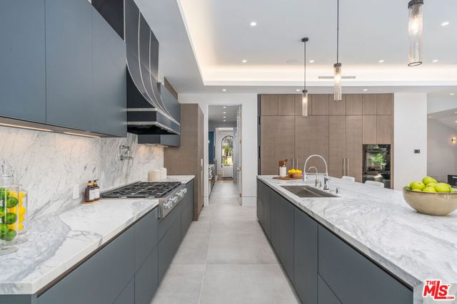 611 N Hillcrest Road, Beverly Hills, CA 90210