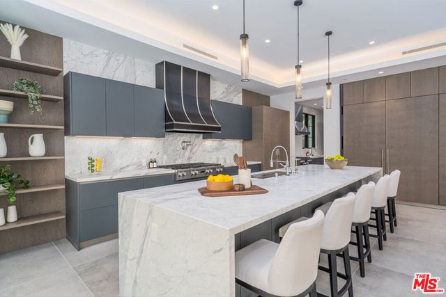 611 N Hillcrest Road, Beverly Hills, CA 90210
