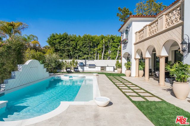 611 N Hillcrest Road, Beverly Hills, CA 90210