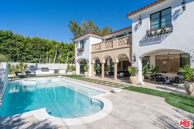 611 N Hillcrest Road, Beverly Hills, CA 90210
