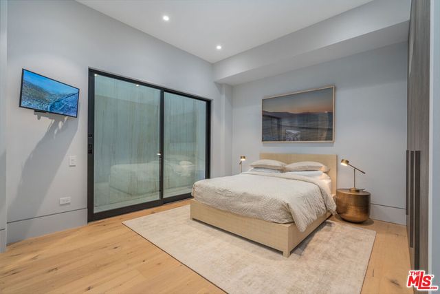 611 N Hillcrest Road, Beverly Hills, CA 90210