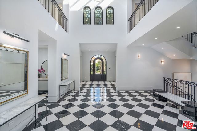 611 N Hillcrest Road, Beverly Hills, CA 90210