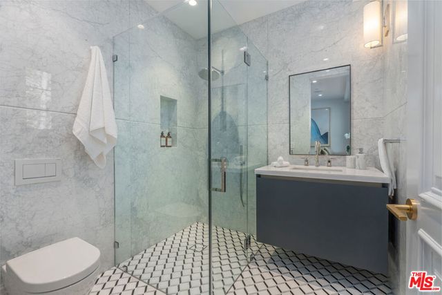 611 N Hillcrest Road, Beverly Hills, CA 90210
