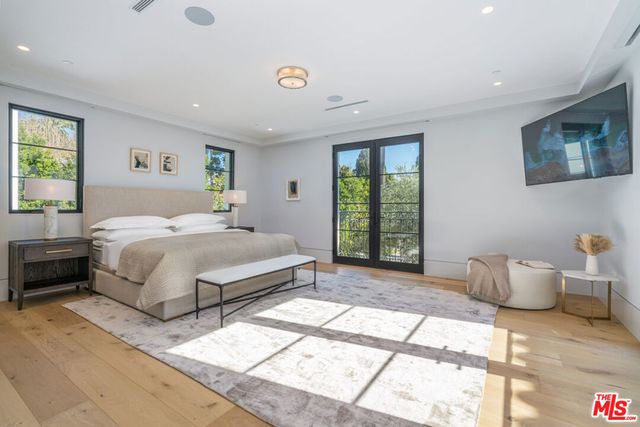611 N Hillcrest Road, Beverly Hills, CA 90210