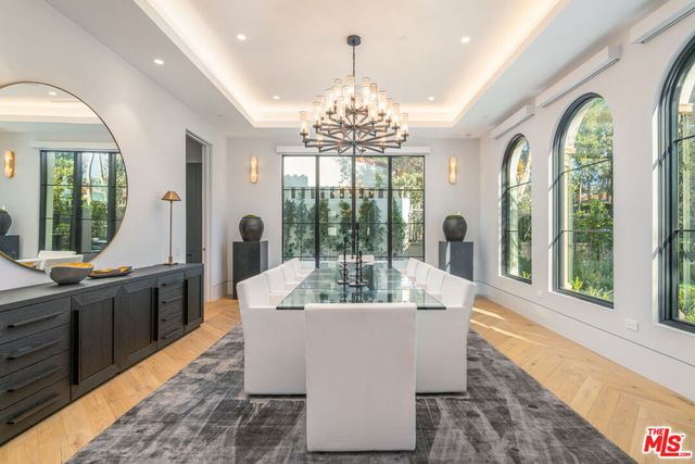 611 N Hillcrest Road, Beverly Hills, CA 90210