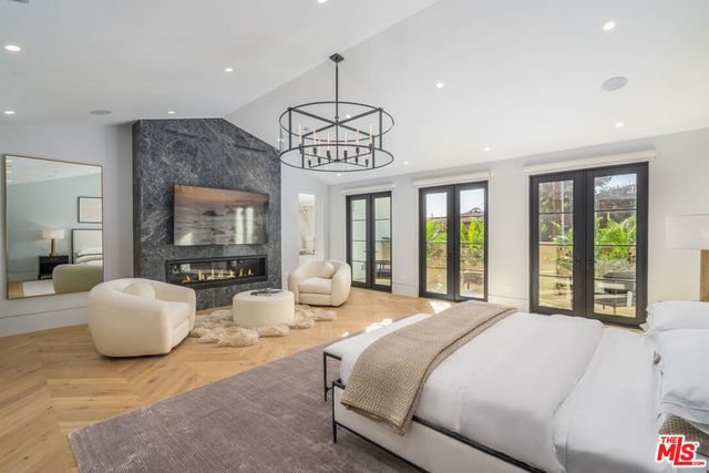 611 N Hillcrest Road, Beverly Hills, CA 90210