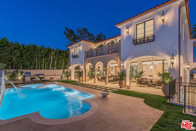611 N Hillcrest Road, Beverly Hills, CA 90210