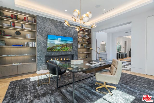 611 N Hillcrest Road, Beverly Hills, CA 90210