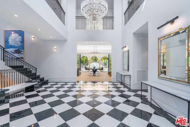 611 N Hillcrest Road, Beverly Hills, CA 90210