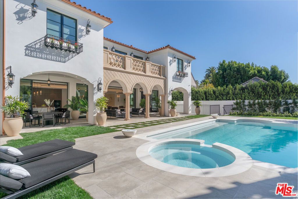 611 N Hillcrest Road, Beverly Hills, CA 90210