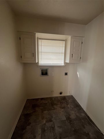 533 Arbor Lane, Lancaster, TX 75134