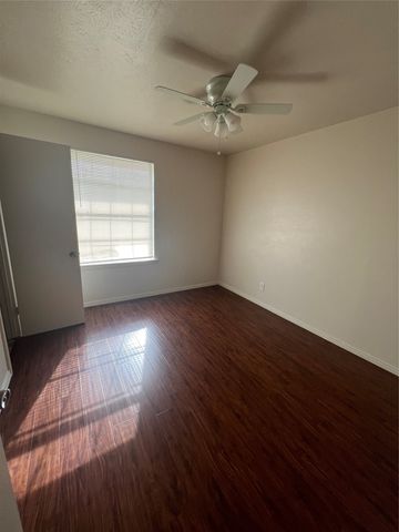 533 Arbor Lane, Lancaster, TX 75134