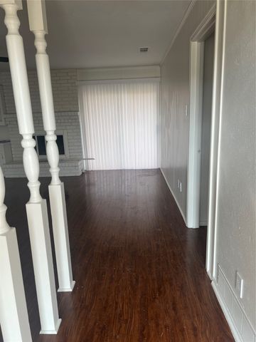 533 Arbor Lane, Lancaster, TX 75134