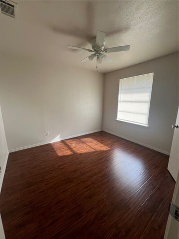 533 Arbor Lane, Lancaster, TX 75134