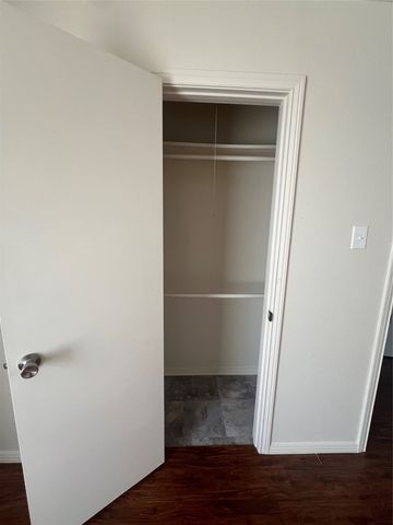 533 Arbor Lane, Lancaster, TX 75134