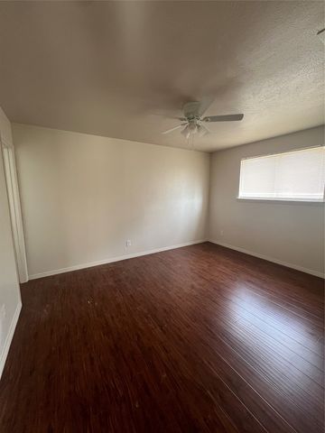 533 Arbor Lane, Lancaster, TX 75134