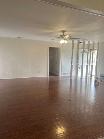 533 Arbor Lane, Lancaster, TX 75134