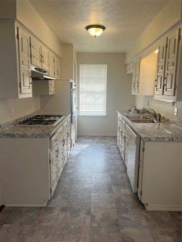 533 Arbor Lane, Lancaster, TX 75134