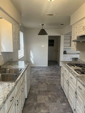 533 Arbor Lane, Lancaster, TX 75134