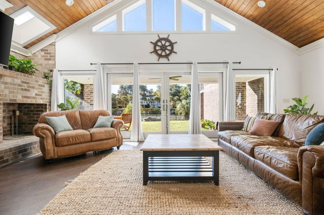 1315 S Edgewater Drive, Charleston, SC 29407