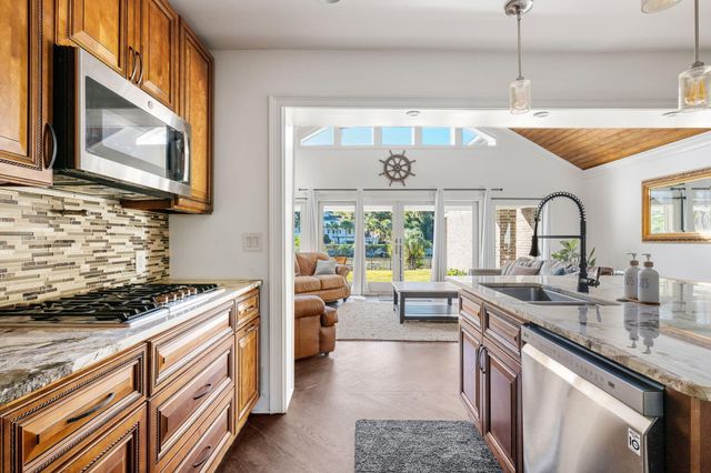 1315 S Edgewater Drive, Charleston, SC 29407