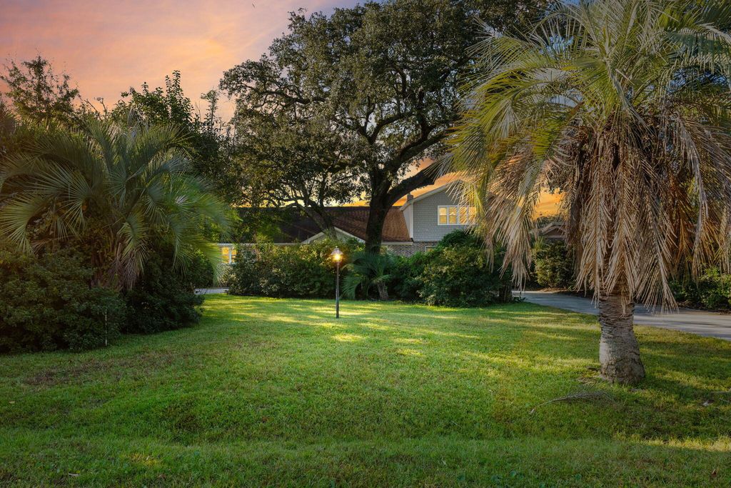 1315 S Edgewater Drive, Charleston, SC 29407