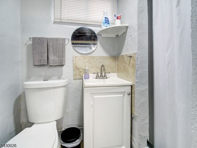 610 Laurita St, Linden City, NJ 07036