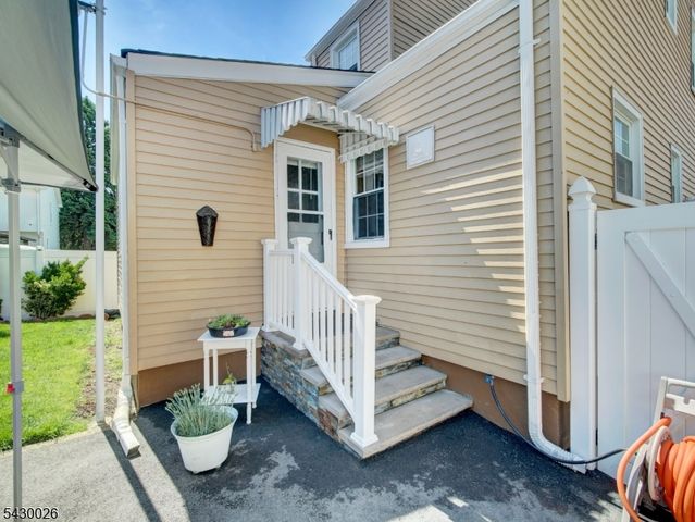 610 Laurita St, Linden City, NJ 07036