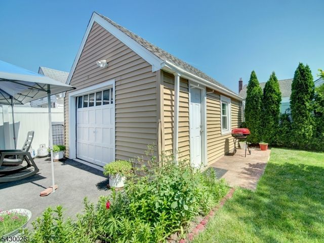 610 Laurita St, Linden City, NJ 07036