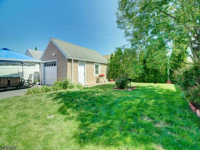 610 Laurita St, Linden City, NJ 07036
