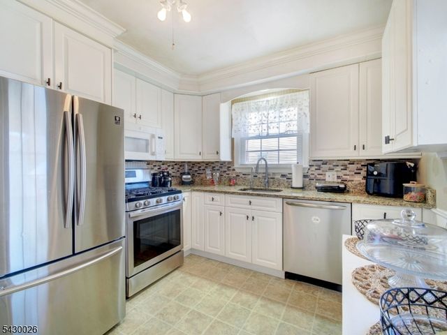 610 Laurita St, Linden City, NJ 07036