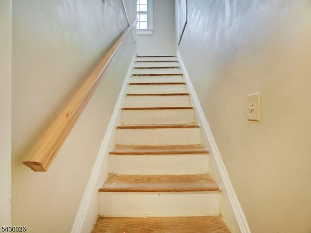 610 Laurita St, Linden City, NJ 07036