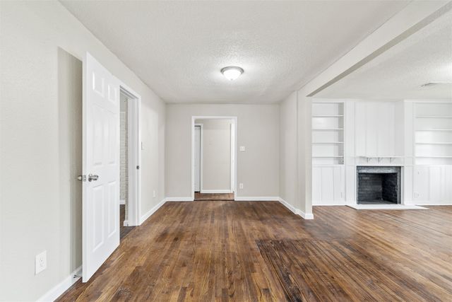 2336 Glencrest Drive, Fort Worth, TX 76119