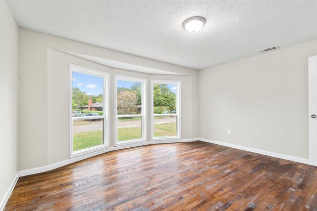 2336 Glencrest Drive, Fort Worth, TX 76119