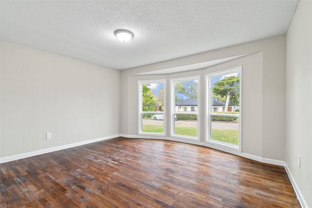 2336 Glencrest Drive, Fort Worth, TX 76119