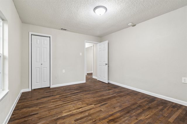 2336 Glencrest Drive, Fort Worth, TX 76119