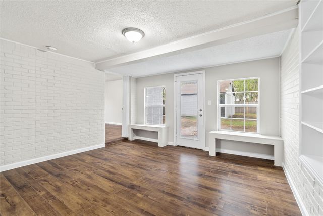 2336 Glencrest Drive, Fort Worth, TX 76119