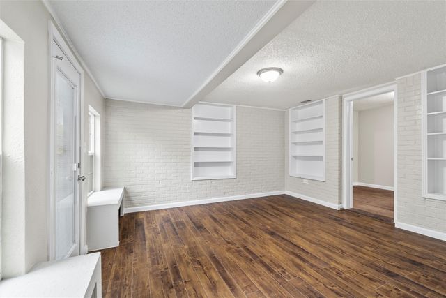 2336 Glencrest Drive, Fort Worth, TX 76119