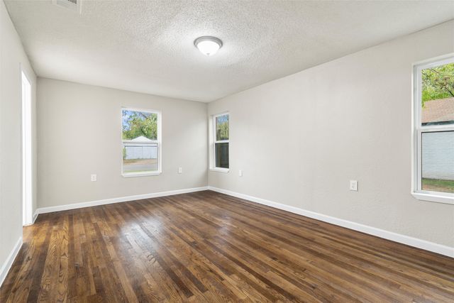 2336 Glencrest Drive, Fort Worth, TX 76119