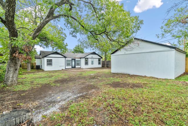 2336 Glencrest Drive, Fort Worth, TX 76119