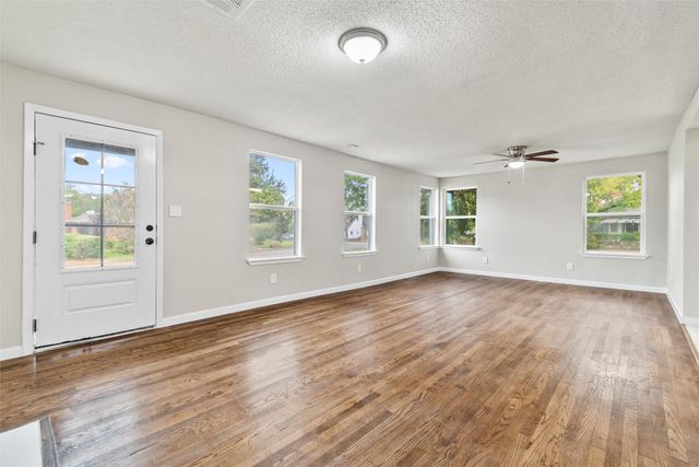 2336 Glencrest Drive, Fort Worth, TX 76119