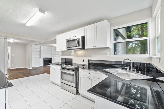 2336 Glencrest Drive, Fort Worth, TX 76119