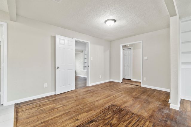 2336 Glencrest Drive, Fort Worth, TX 76119