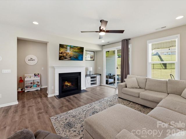 4322 Hunton Spring Lane NW, Concord, NC 28027